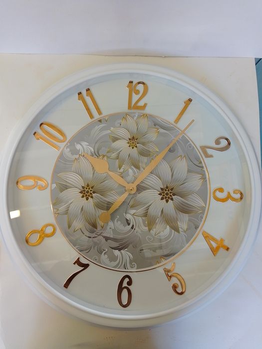 Стенен часовник с цветя