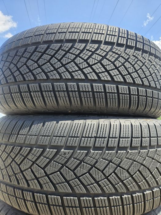 Vând anvelope iarna 255/55/19 255/55r19 GOODYEAR
