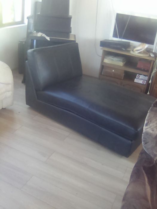 Продавам  запазени дивани ,