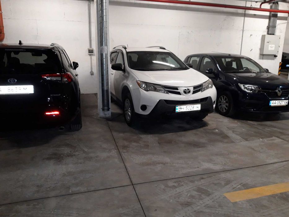 Подземно паркоместо под наем в района срещу автогара Варна, 85 евро