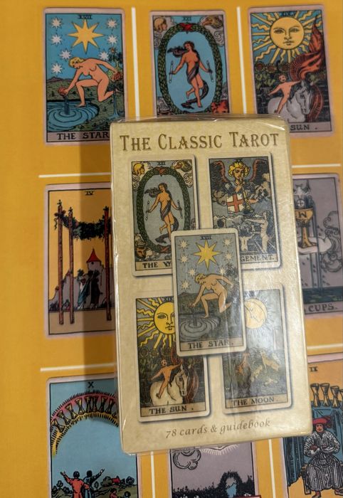 Продавам нови карти таро с книга  инструкции
