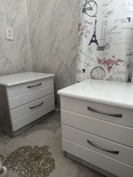 Продам трюмо, 2 тумбочки