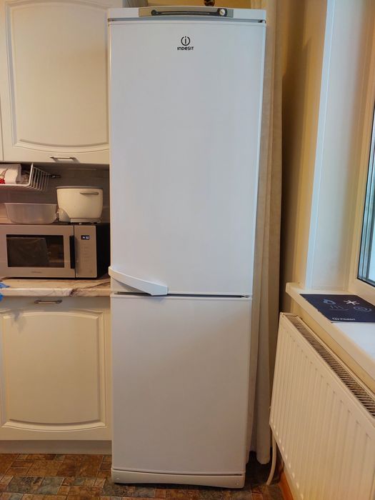 Холодильник INDESIT SB 200