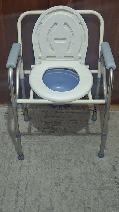 Санитарный стул туалет