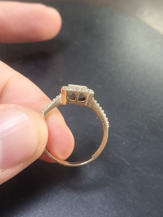 Златен дамски пръстен 2.5гр. 585/14к.