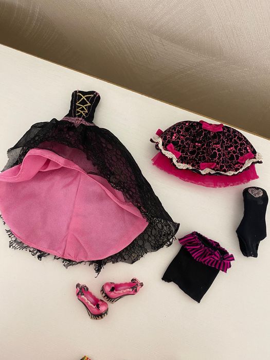 Оригинальные аксессуары и одежда для кукол Monster High