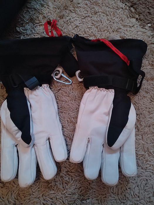 Echipament snowboard / ski ( placa , pantaloni geaca, mănuși, casca )