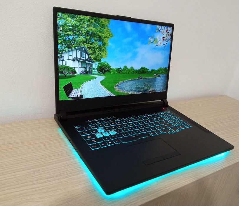 Laptop ASUS ROG INTEL I7 GAMING EXTREM Ecran 15.6 inch Rata Refresh 144Hz placa video dedicata NVIDIA TI TITANIUM SSD pci 2 placi video ASUS ROG STRIX