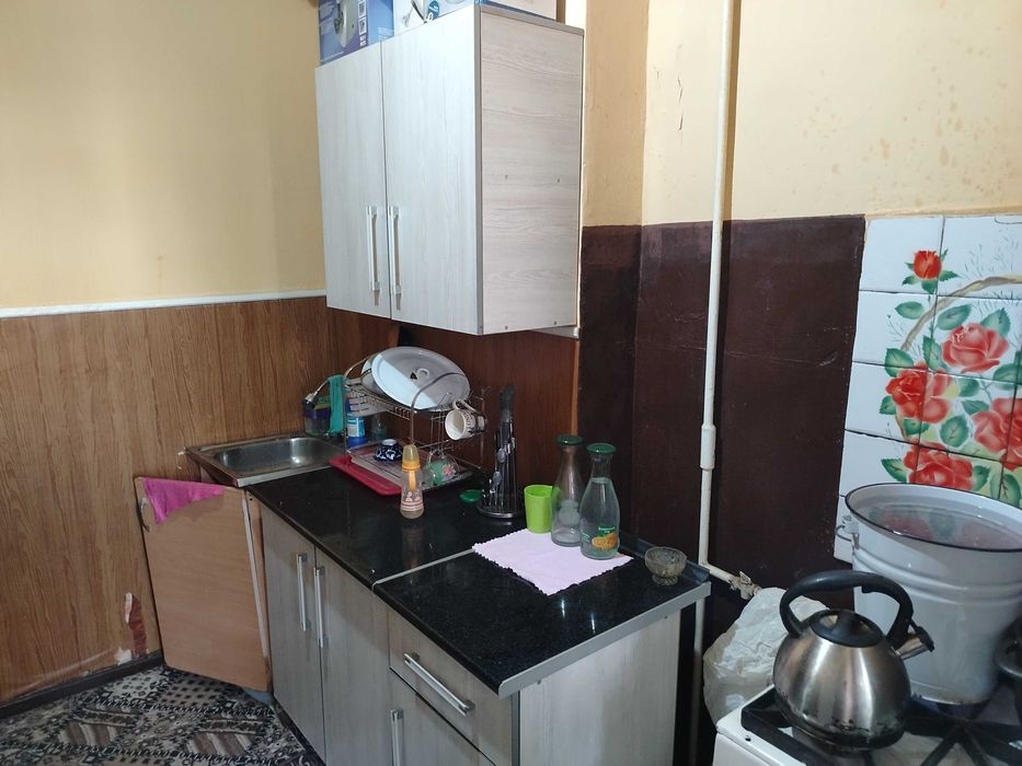 Срочно продаётся 2 х комнатная квартира в 10 микрорайоне