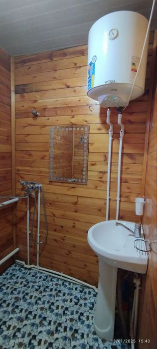 Зомин шахар сентрида 6 сотих 4 хона барча шароитлар бор