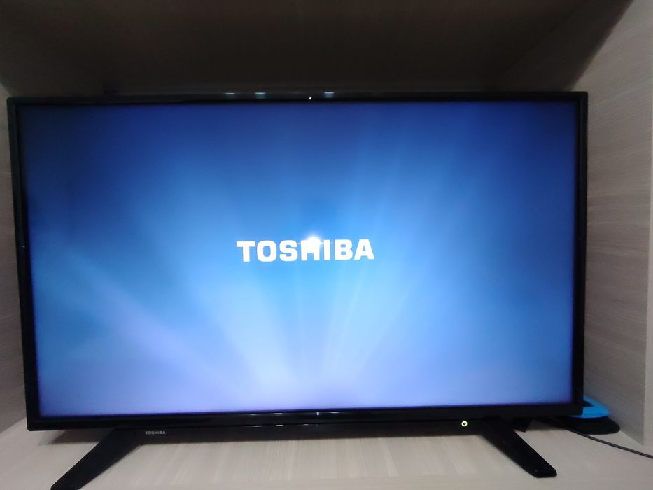 Smart TV 4K Toshiba 43U2963DGL – Diagonală 109 cm (43")