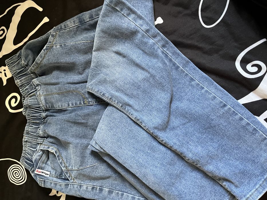 Джинсы прилегающие