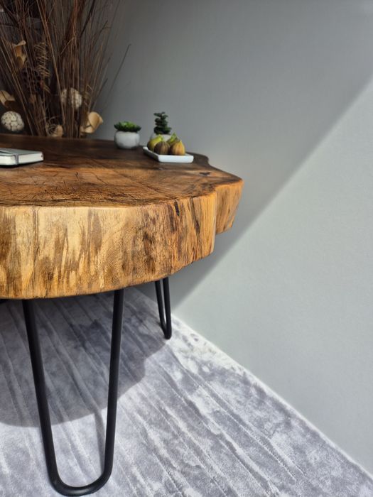 Masa unicat din lemn masiv de nuc si rasina epoxy