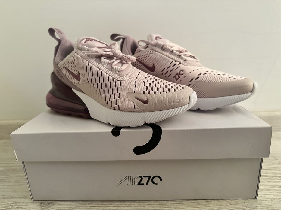 Nike Air Max 270 noi din UK