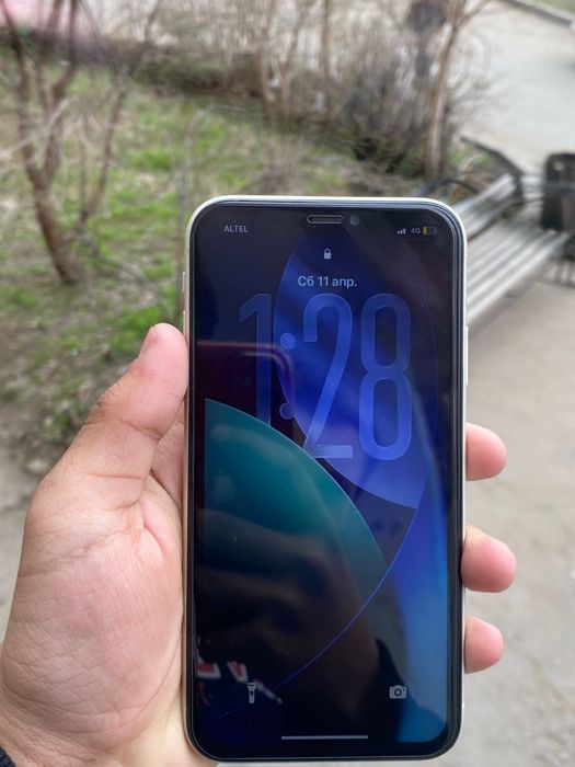 Айфон 11 в хорошем состояние