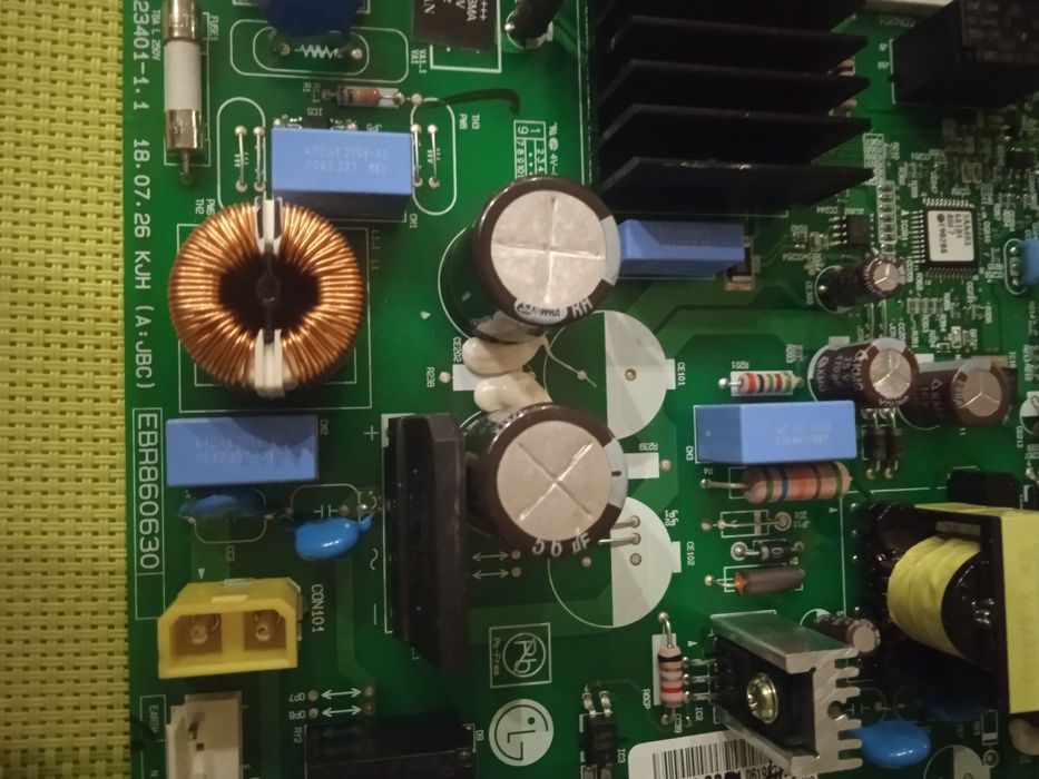 Продавам части от хладилник  LG