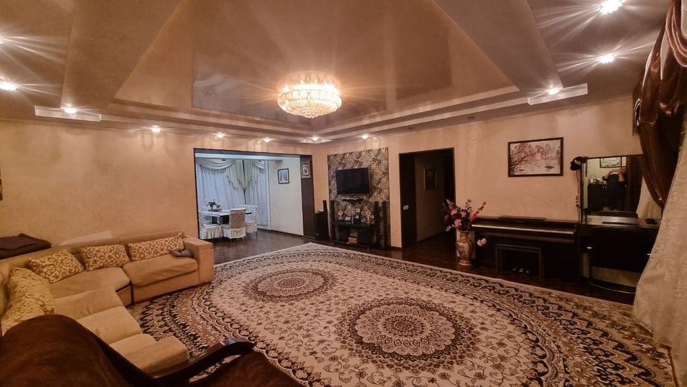 Продаётся 4-х комнатная квартира Ц-2.  4/3/9. СРОЧНО!  СВОЯ