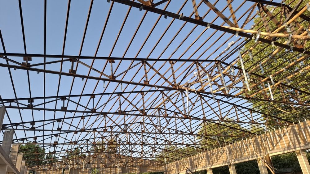 Ferma,  Metallakonstruktsiya  sotiladi, holat yaxshi.