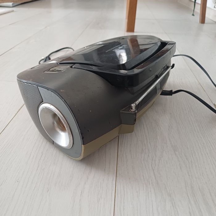 Vând radio CD soundmachine AZ 1834