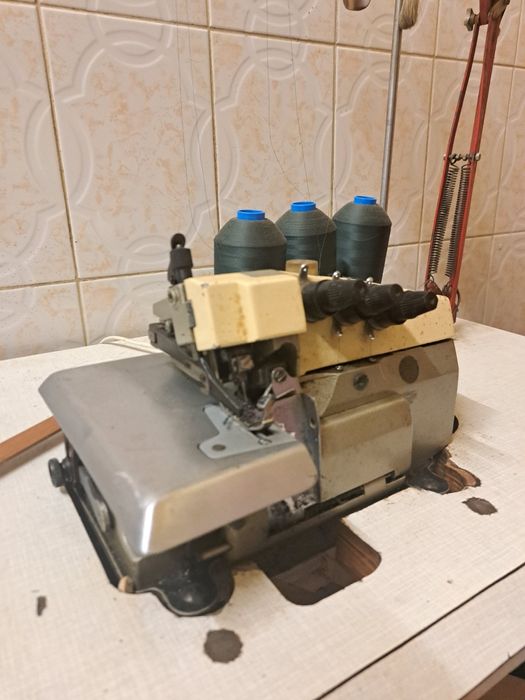 Triplok si mașina de cusut electrica