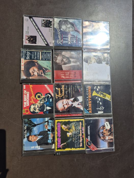 Vând Lot 12 CD muzica usoara straina mixta Jazz ,Luis Armstrong, Frank Sinatra, Tom Jones, NAT KING COLE...etc