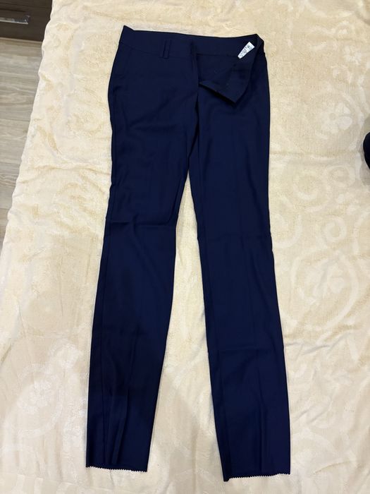 Продаются костюмы, брюки, юбка