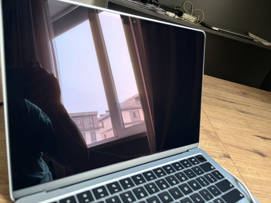 Macbook air m5 16/512 7циклов
