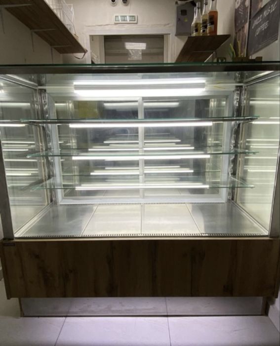 Продам ветрина холодильник