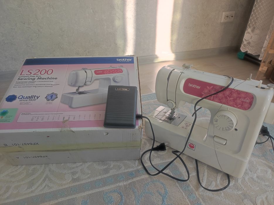 Продам швейную машинку