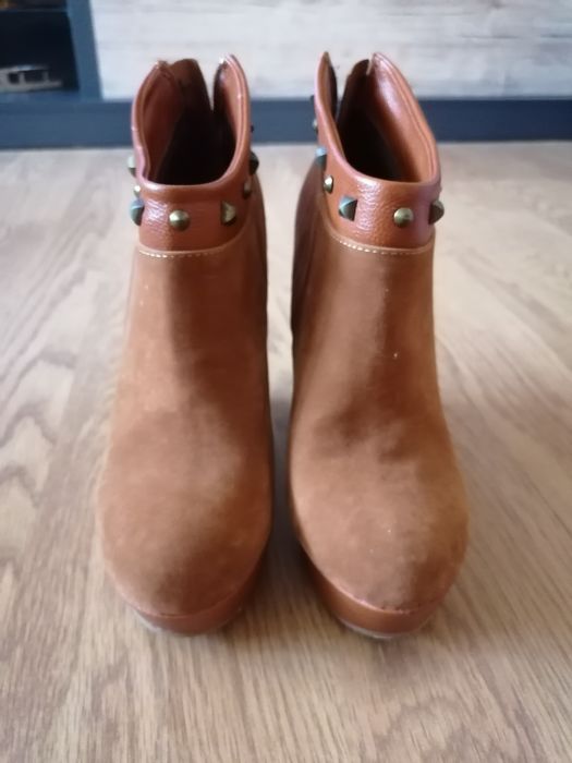 Botine cu platformă înaltă