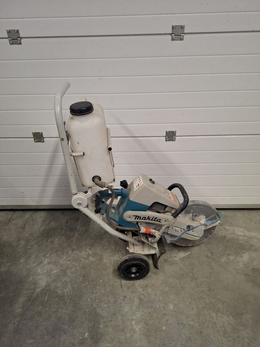 Petrosol, drujba beton/ciment Machita cu carucior