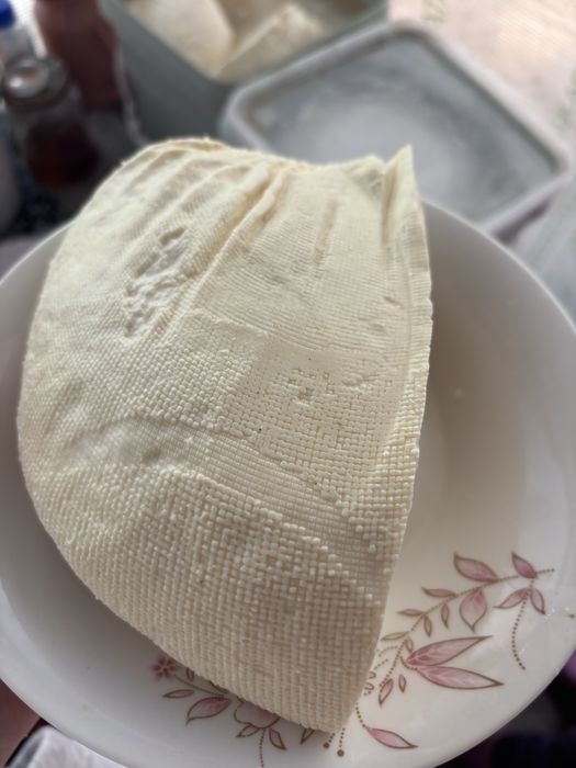Vand branza si lapte de vaca