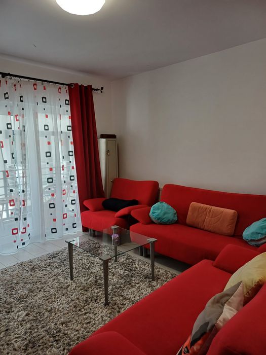 Inchiriez apartament