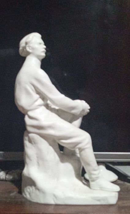 Продам статуэтку М. Горький