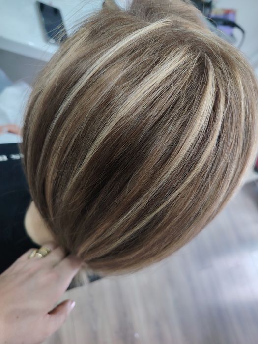 Ofer servicii de coafor