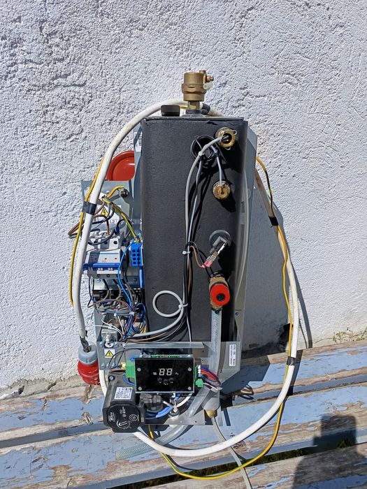 Vând centrală termică pe curent Bosch tronic heat