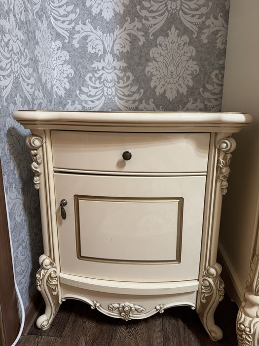 Продаю Спальный гарнитур