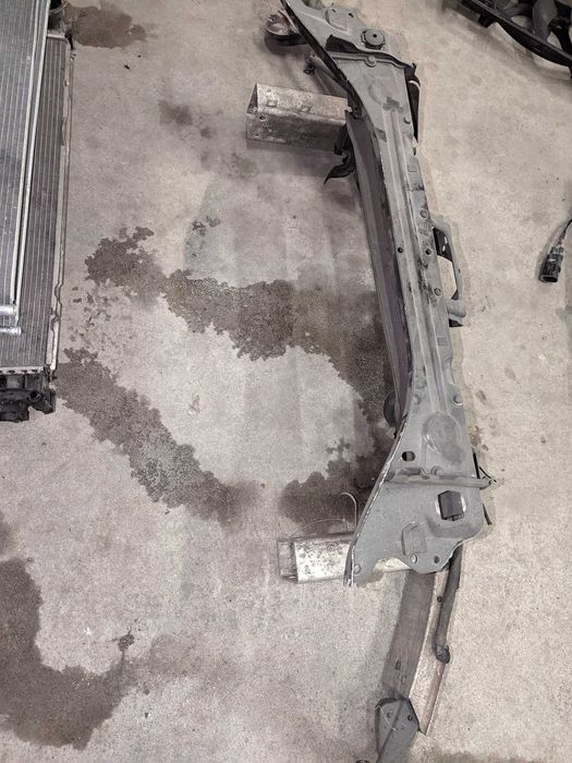 Радиатори с перка и греда с буфери и маска за Мерцедес е320цди w211