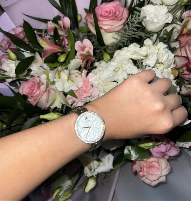 Часы бренда Swarovski