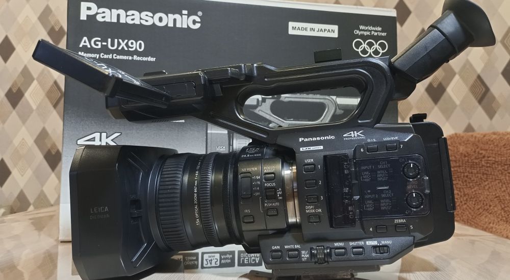 Видеокамера Panasonic AG_UX90