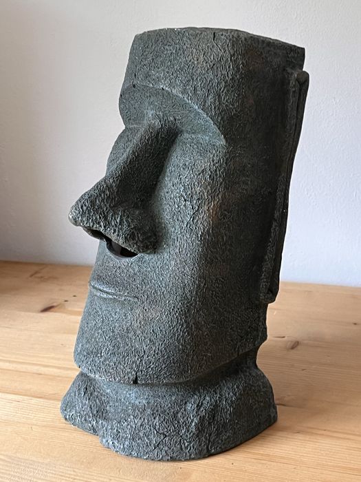 Statueta decorativa. Reproducere statui Moai Insula Pastelui