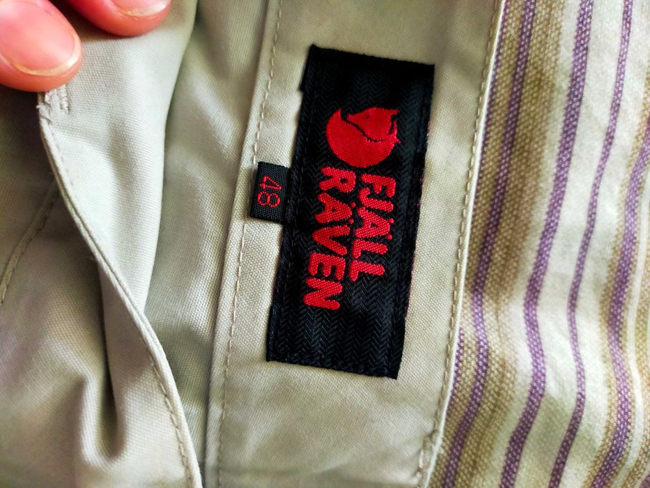 Vând pantaloni scurți FJALL RAVEN G 1000 mărimea 48