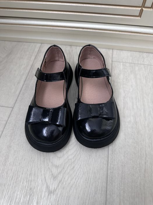 Продаю детскую обувь