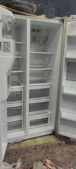 Двухдверный холодильник