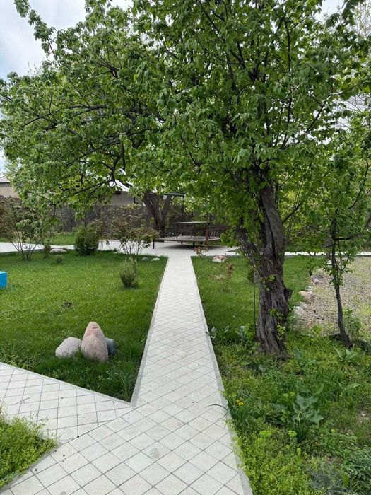 Мебелированная дача в горах с бассейном