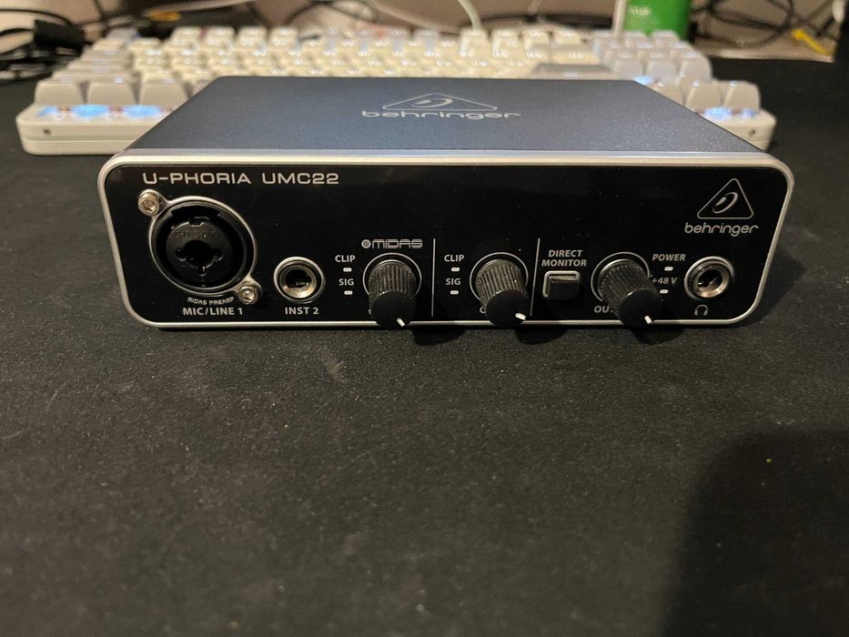 Behringer B-1, U-PHORIA UMC22