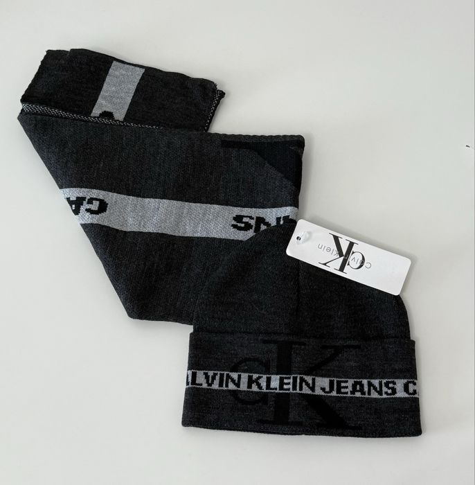 Set CALVIN KLEIN fes & fular super calitate