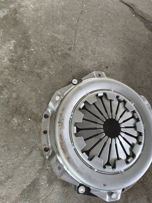 Vând ambreiaj Logan original