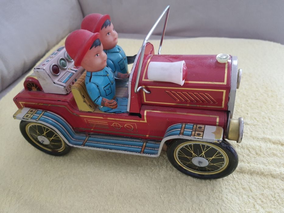Macheta auto jucarie perioada comunista