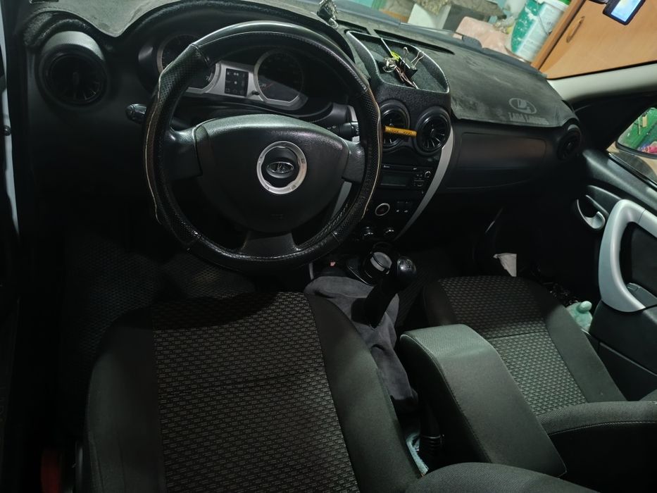 Автомобиль Lada Largys